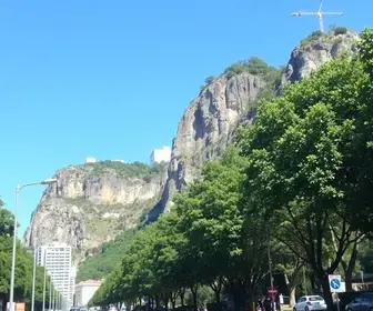 How to Get Around Liberdade: Best Routes, Costs and Safety Tips