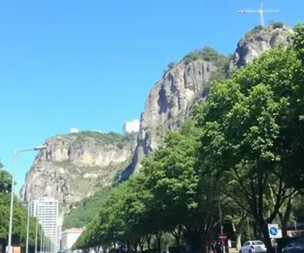 How to Get Around Liberdade: Best Routes, Costs and Safety Tips