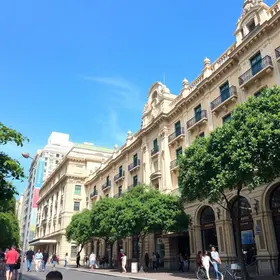 Is 25 de Março Worth Visiting? What Tourists Should Know