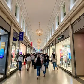 Best Stores in Avenida Paulista: Top Picks and Visitor Tips