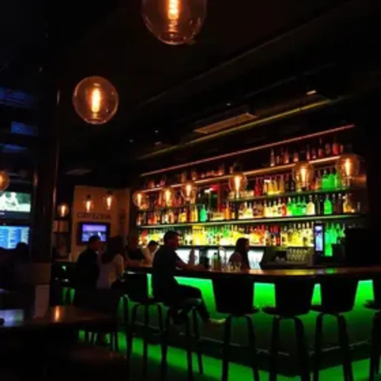 Best Bars in São Paulo for Tourists: Areas, Safety and Local Nightlife Tips