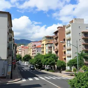 How to Visit Liberdade: Timing, Transport and Visitor Tips